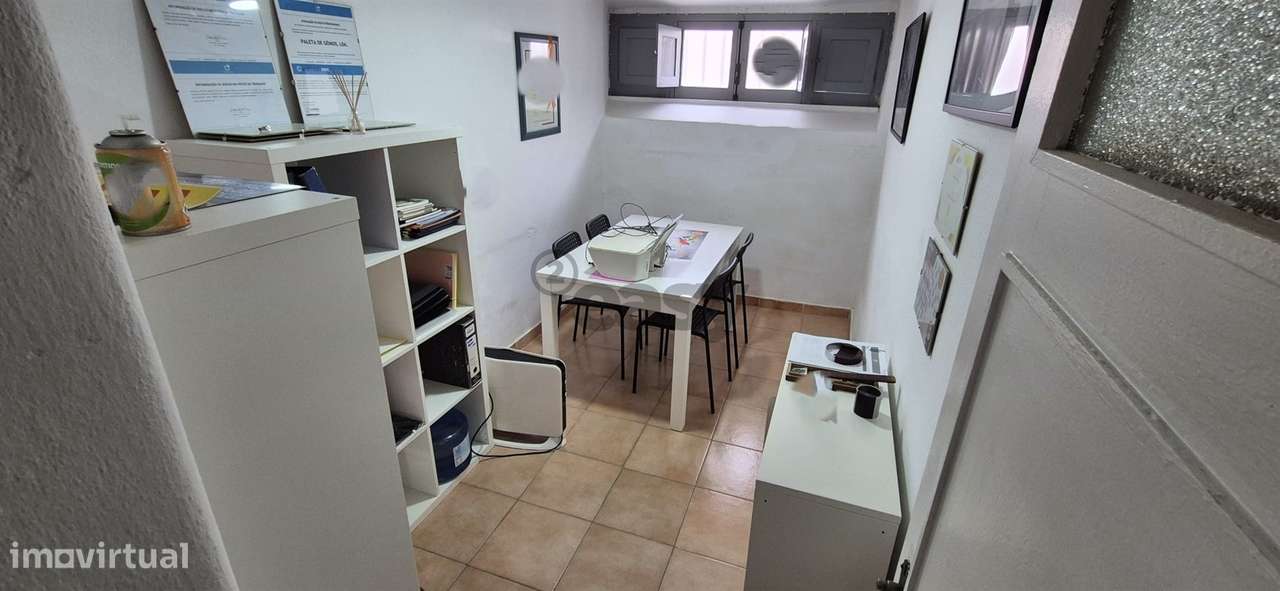 Loja com 66m2 na Venteira junto Igreja-16