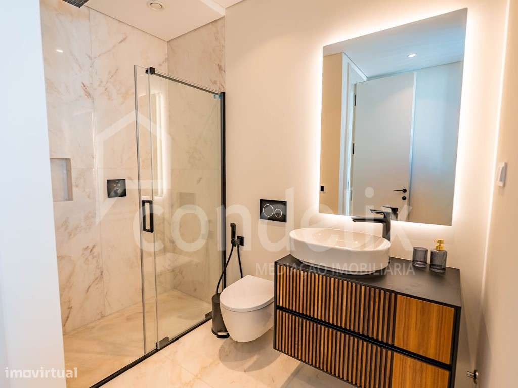 Moradia T5+1 nova com piscina em condomínio fechado de luxo no Estoril-51