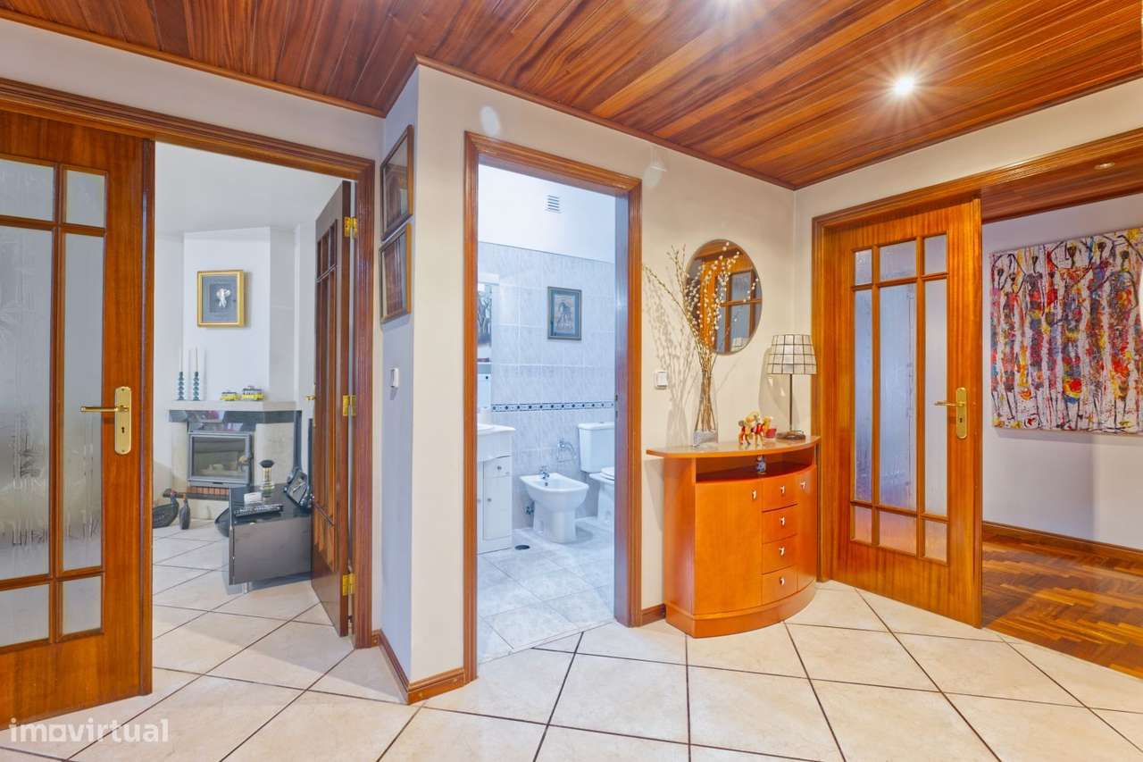 Apartamento T3 com excelentes áreas e uma vista deslumbrante...-8