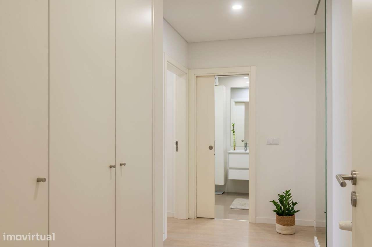 T2 Moderno (2020) com Box para 2 Carros na Urb Casas do Lago,...-20