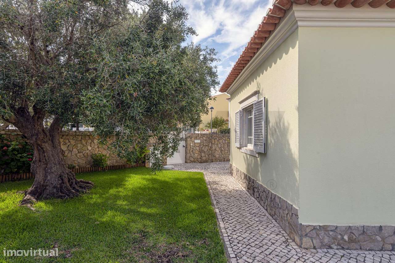 Moradia T4 Independente com Jardim – A 12 min a pé da Praia e 35 min d-6
