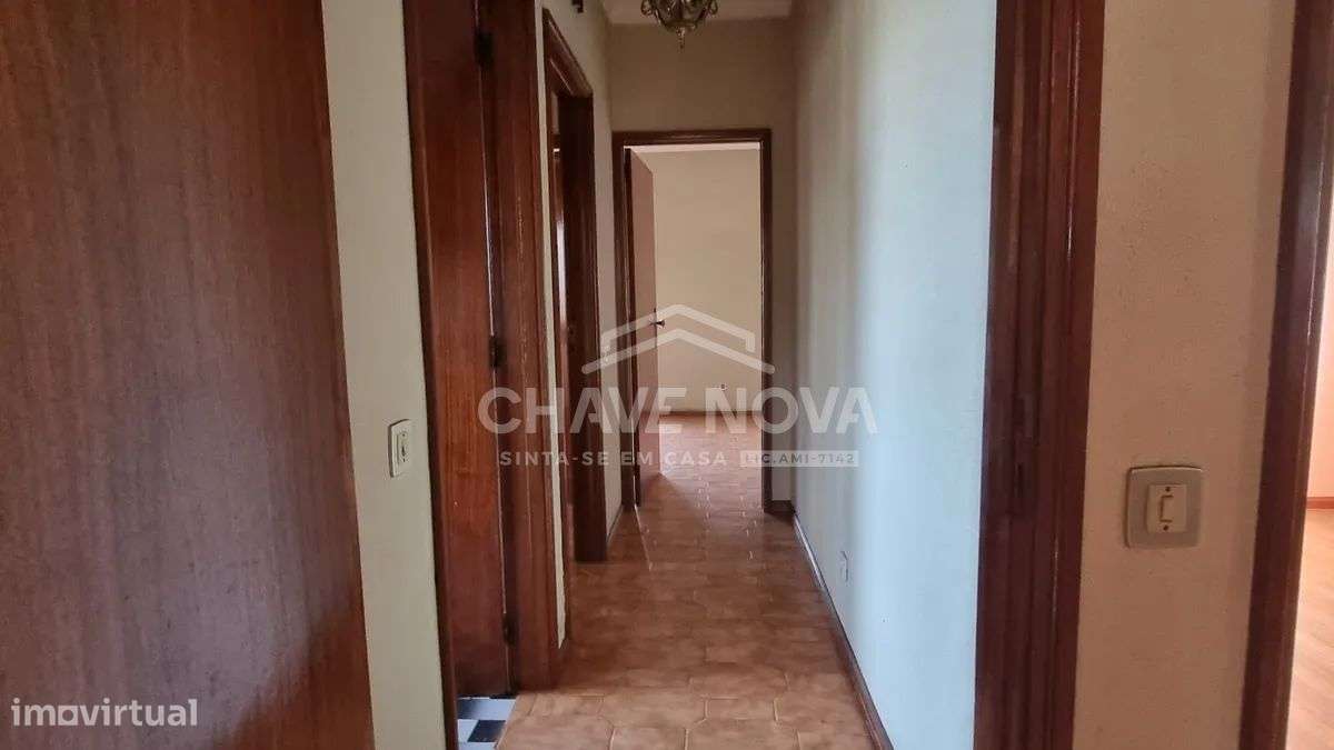 PS - Moradia T3 inserida num terreno com 1500 m² localizada em Pedroso - Grande imagem: 4/14