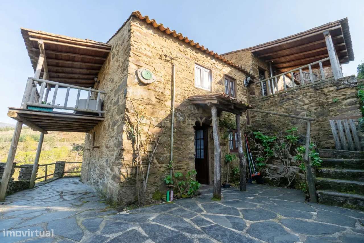Duas Casas de Xisto em aldeia típica para alojamento local - Grande imagem: 4/43