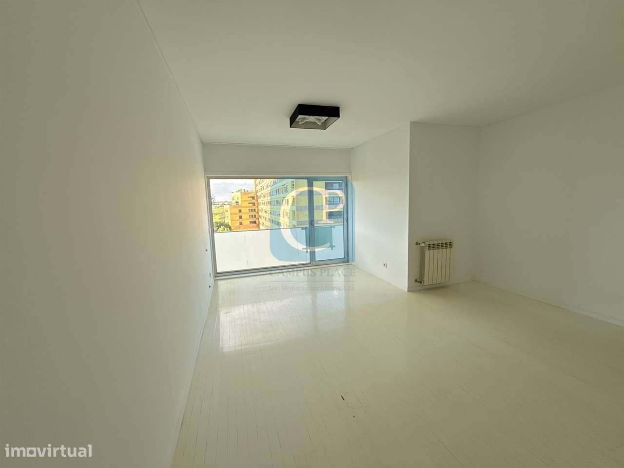 Apartamento T2 com lugar de garagem e arrumos em Vermoim na Maia-6
