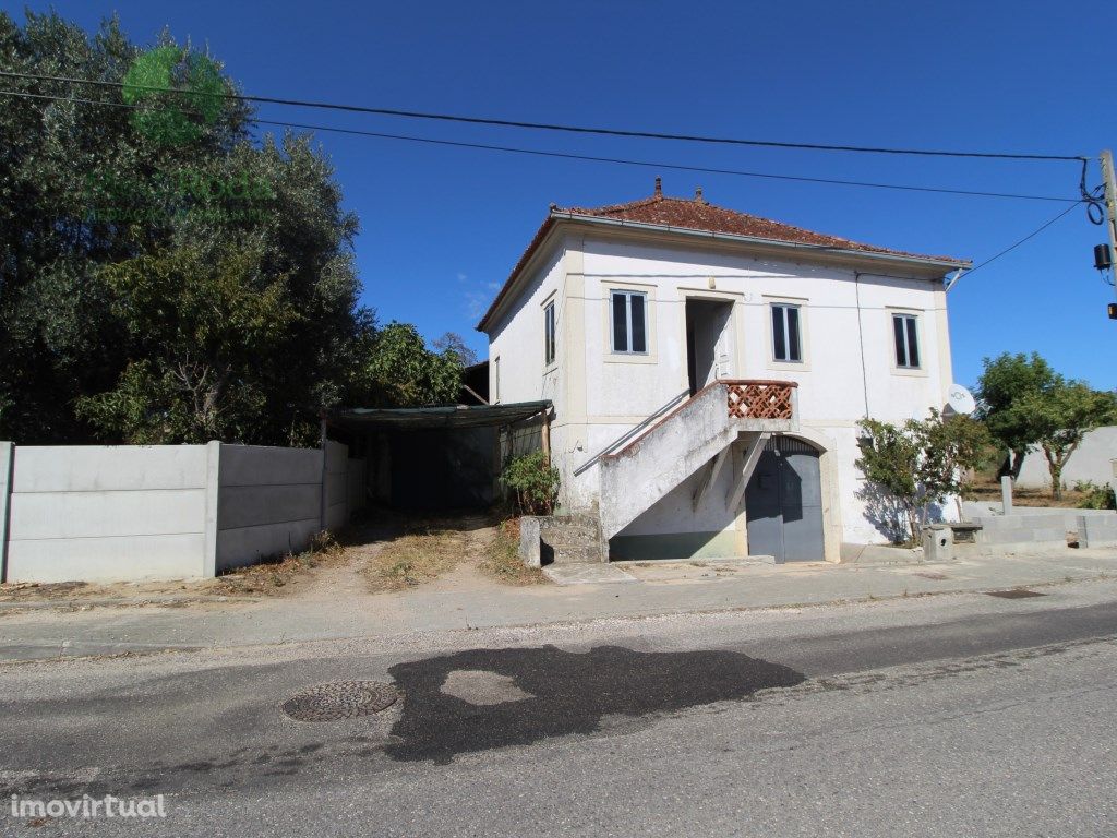 Casa de Campo com terreno em Lameiria-Colmeias