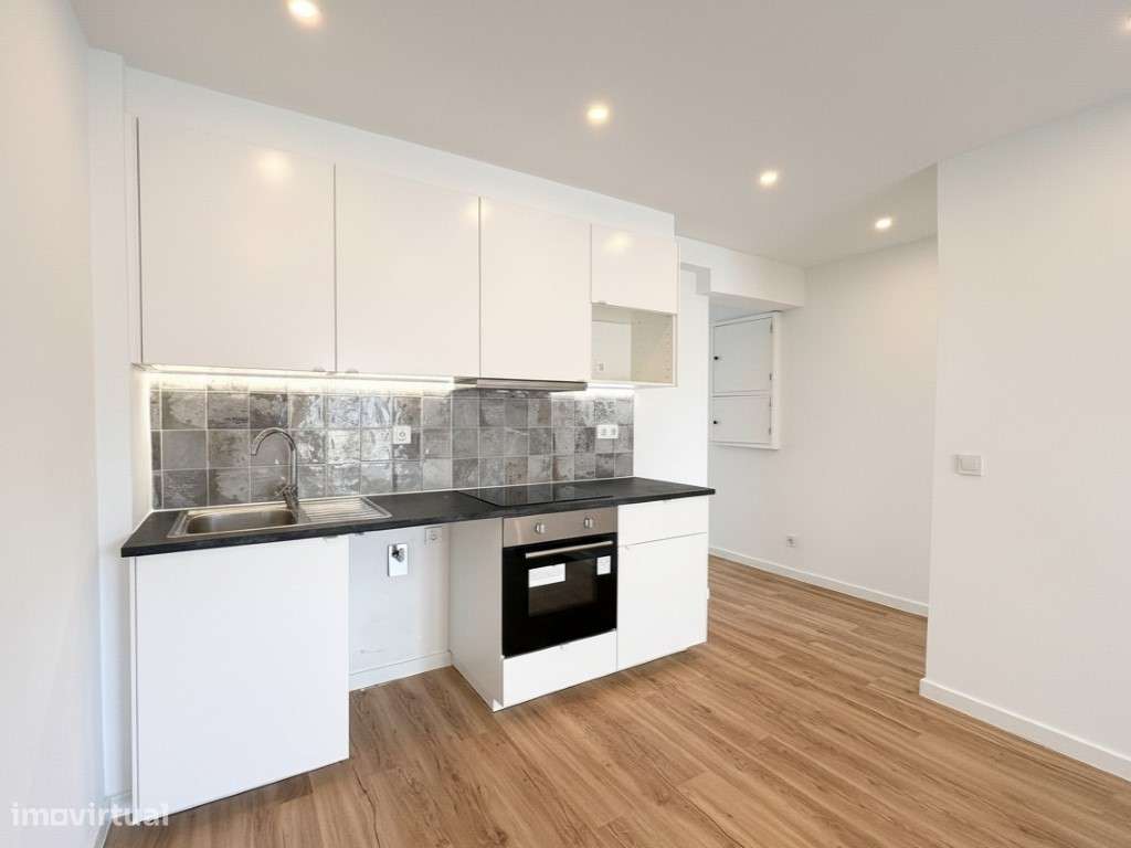 Apartamento T3 Renovado no centro de Camarate, Loures-5