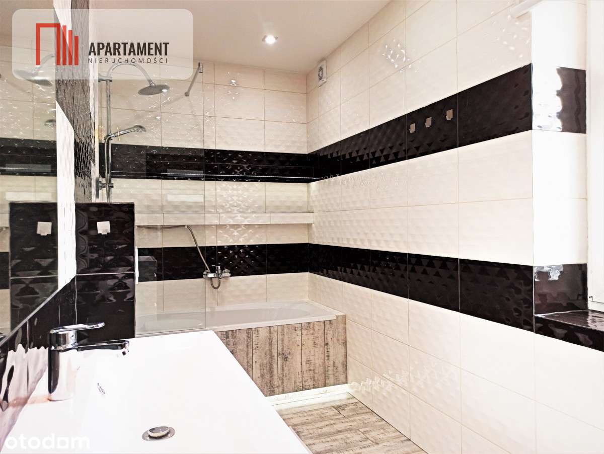 Dom po remoncie z budynkami usługowymi w centrum - Pełny obrazek: 4/12