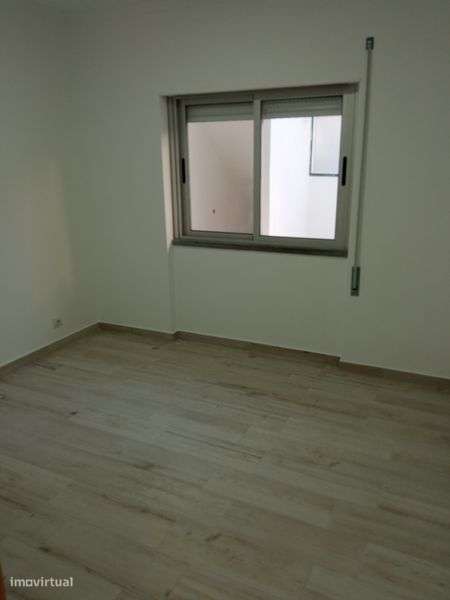 Alugo apartamento T2 - Grande imagem: 4/8