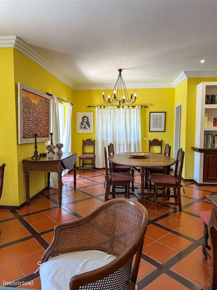 Moradia T5 com piscina e jardim a poucos metros da Praia do Alemão – A-11