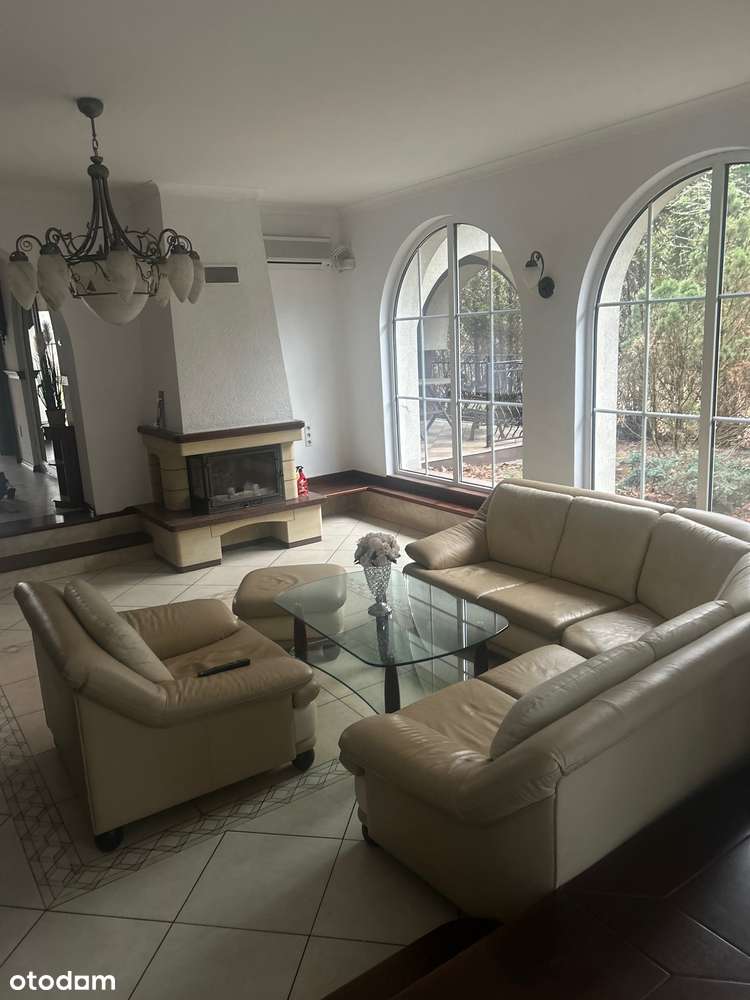 Przestronny dom z pięknym ogrodem w klimacie mini zamku-5