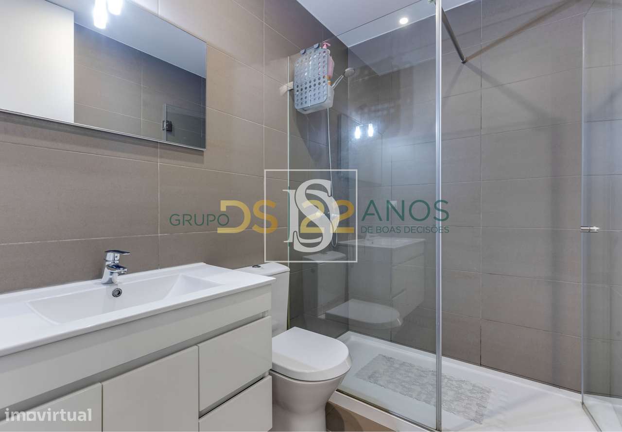 Moradia de construção moderna, situada na 3. ª linha de praia na Póvoa-20