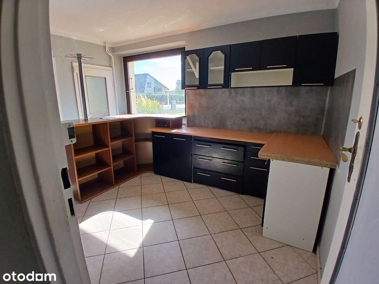 Dom z garażem i dużym ogrodem !-8