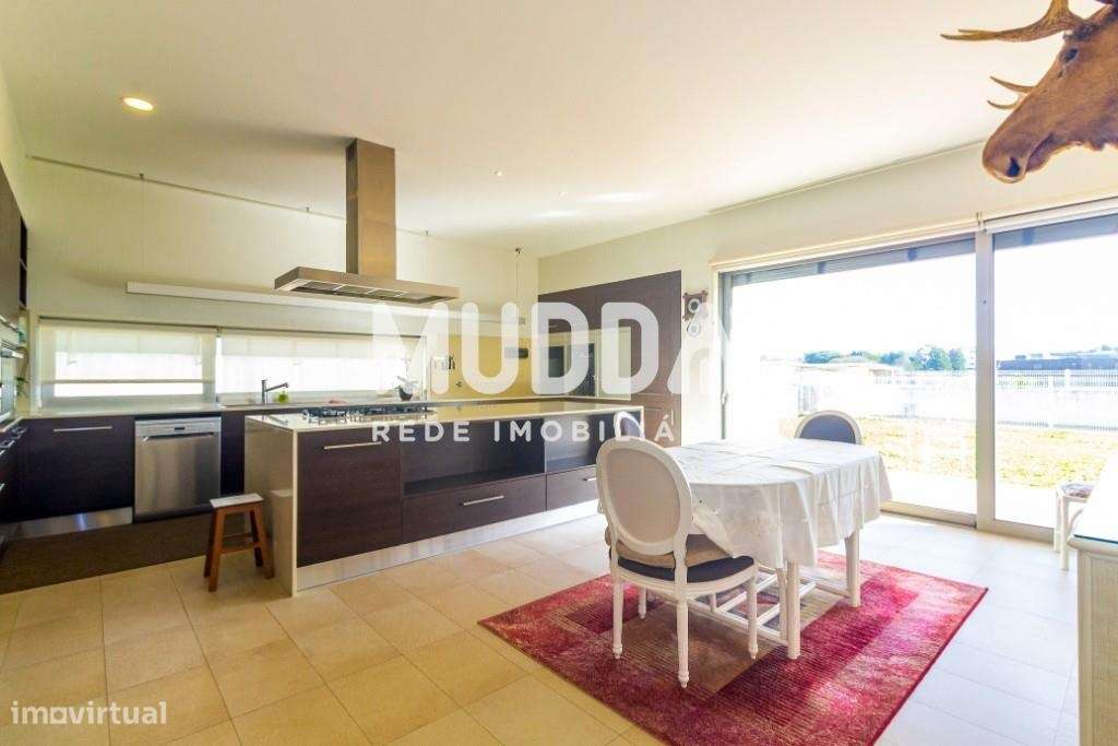 Luxuosa Moradia próxima ao centro de Ovar - Grande imagem: 4/45