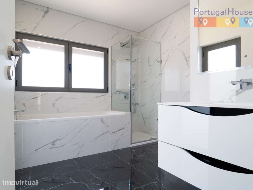 Moradia independente de arquitetura moderna e espetacular com vista...-14