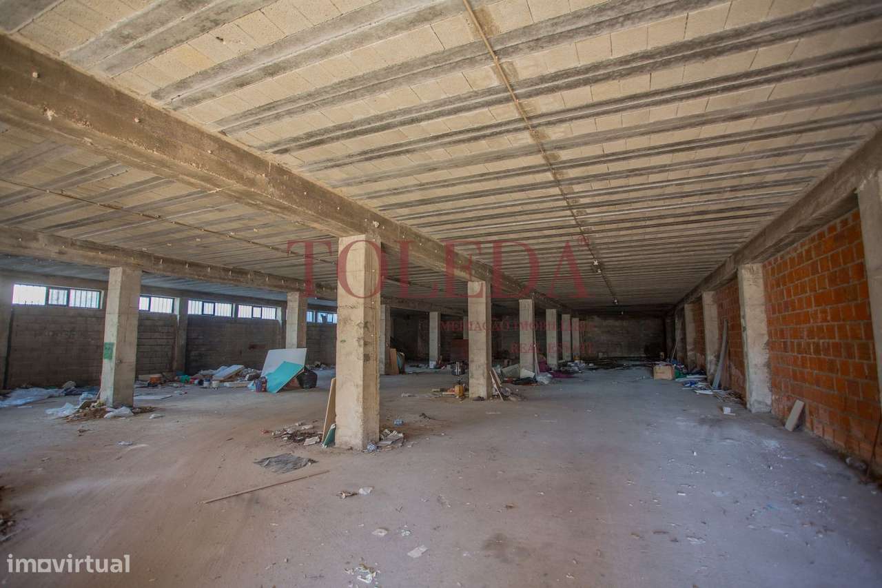 Armazém com 700m2 em zona Industrial-20