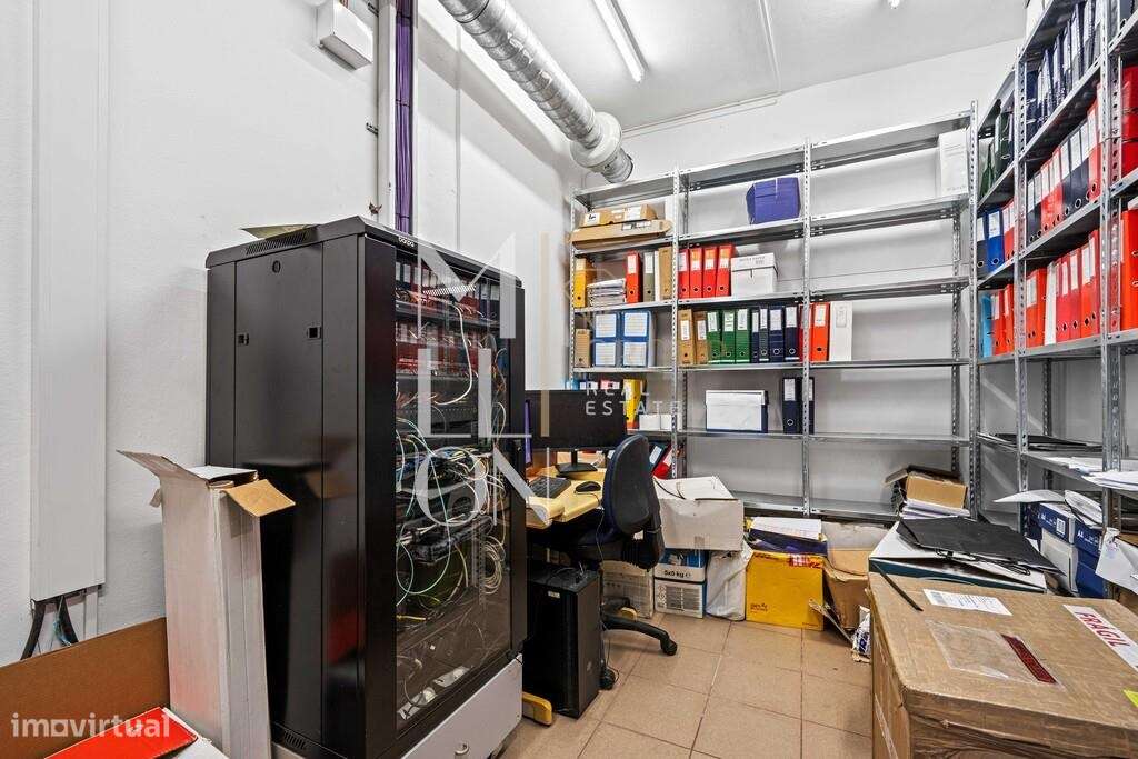 Oportunidade de Investimento Industrial - lote 7.290 m2 com 1.595 m2 d-50