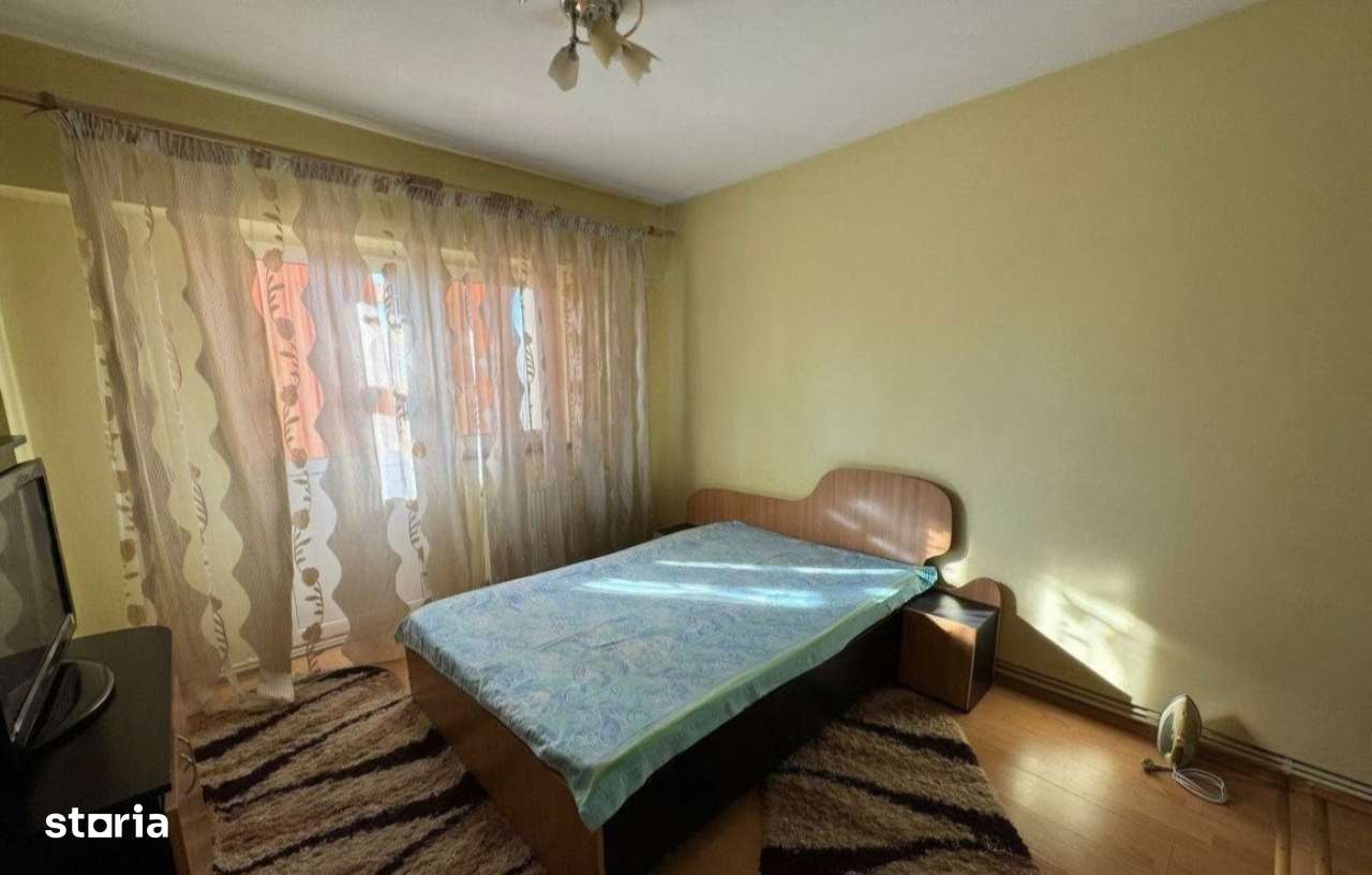 Apartament  3 decomandate în 1 Mai, centrală termică,et 4 cu acoperiș - Imagine principală: 4/4