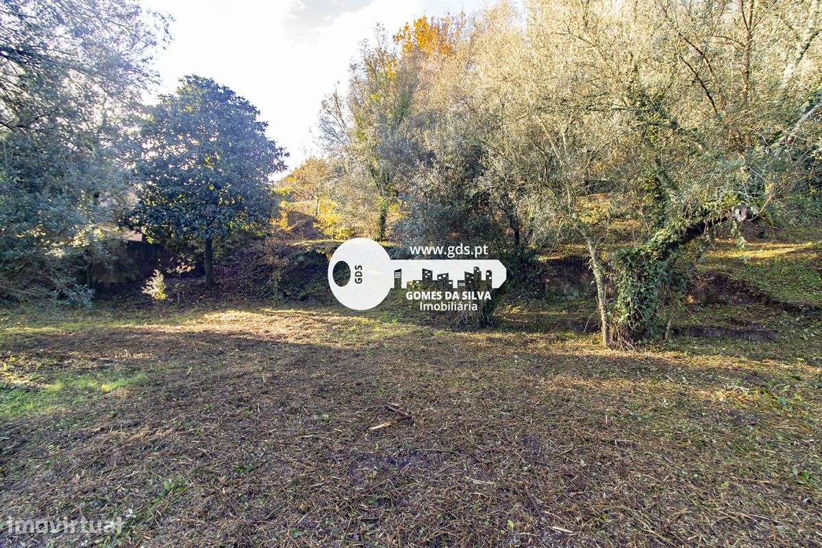 Duas moradias para recuperar com terreno de 1240m2 - Grande imagem: 5/21