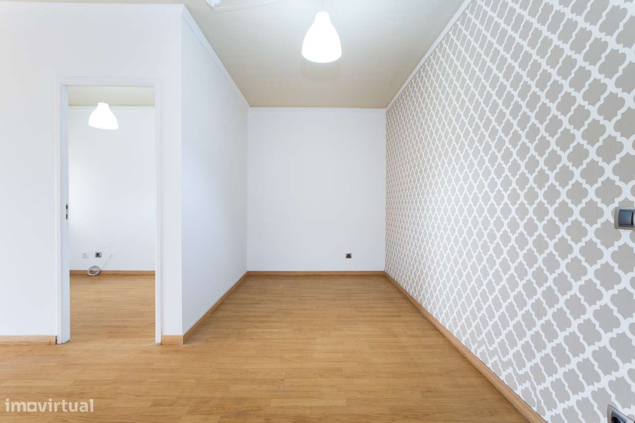 Arrendamento de apartamento T4  em São Domingos de Benfica - Grande imagem: 4/36