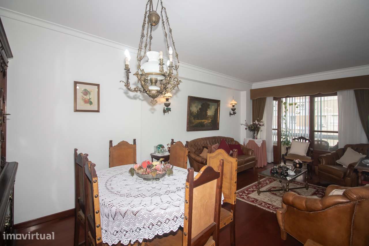 Espaçoso Apartamento T4 na Prestigiada Portela de Sacavém-7