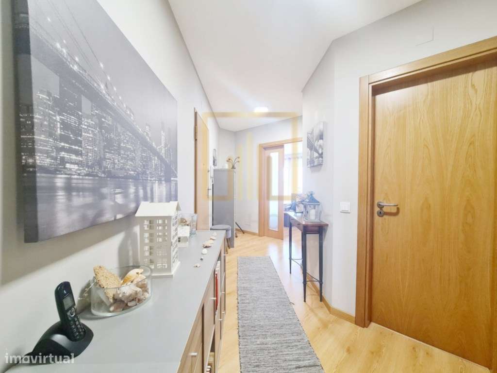 Apartamento T3 com Terraço e 3 WC, em Lagoa.-6