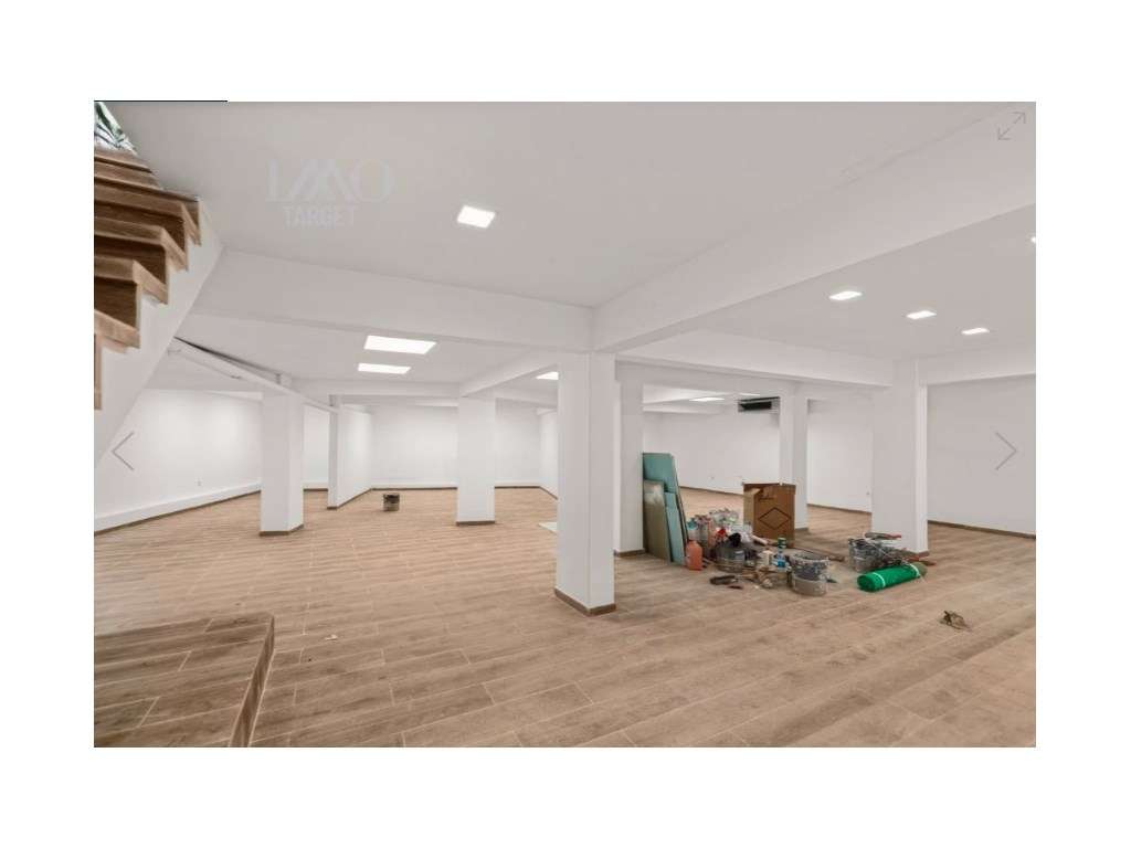 ESPAÇO COMERCIAL REMODELADO - RUA D. FILIPA DE LENCASTRE 18-6