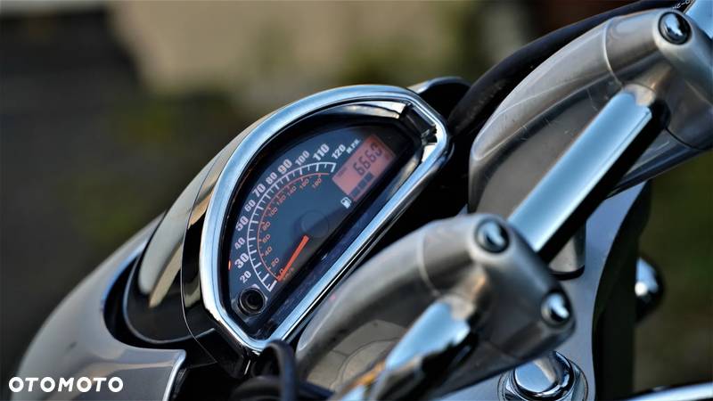 Suzuki Intruder - 32