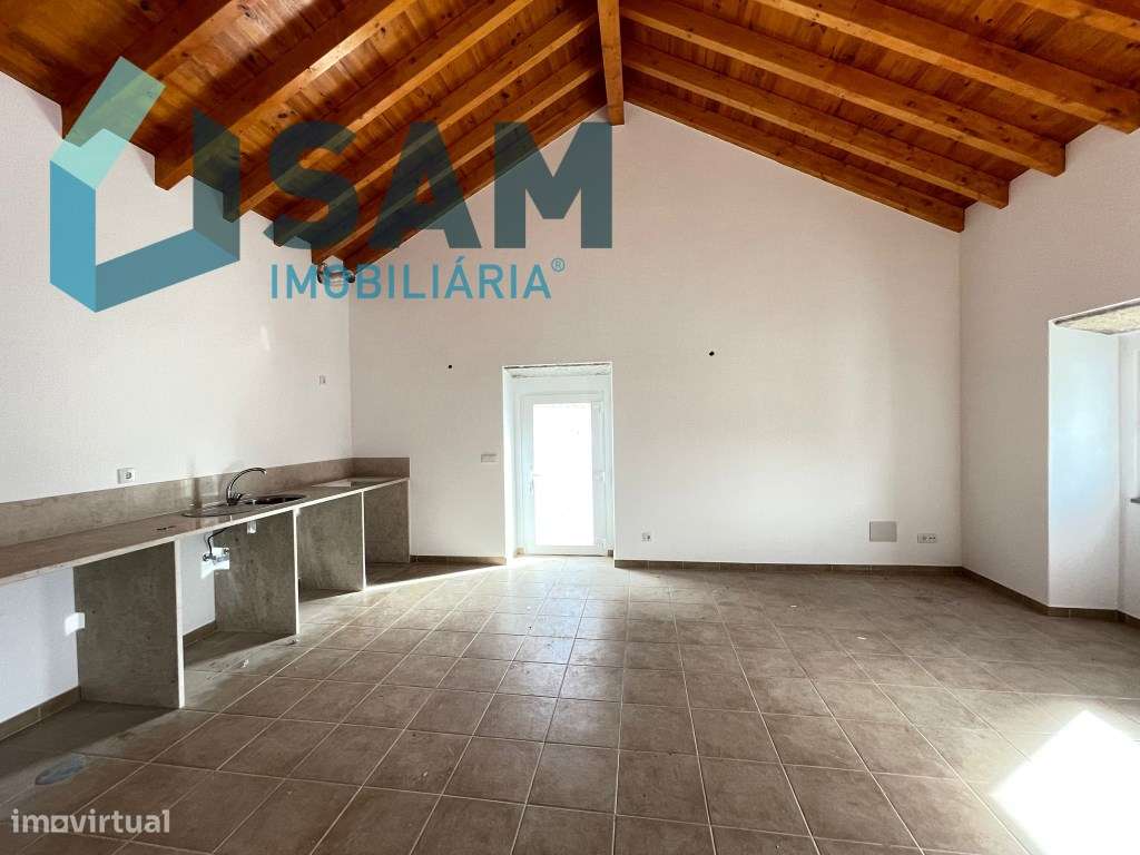 Moradia T2, localizada em Reguengo Grande - Grande imagem: 4/20