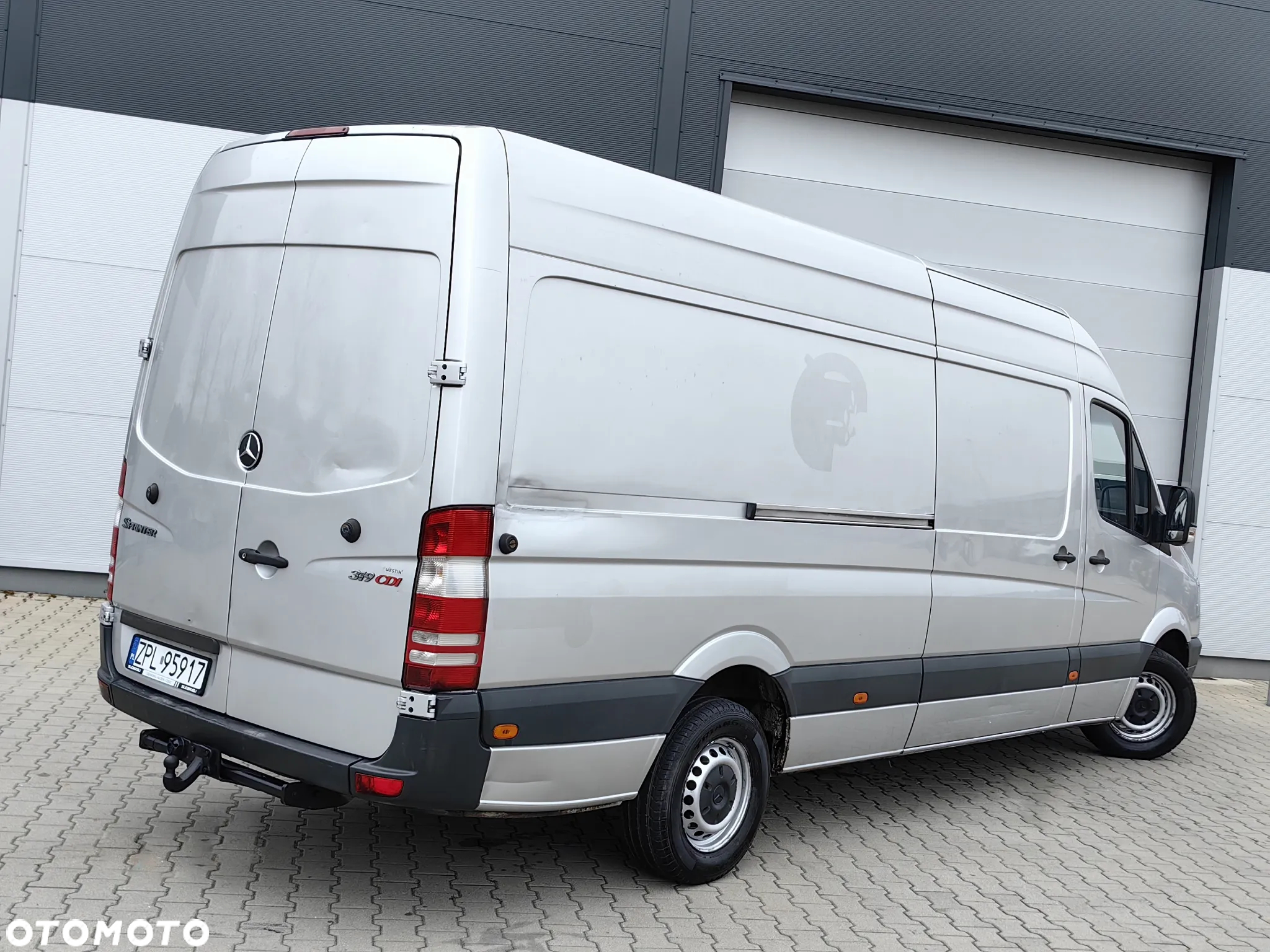 Mercedes-Benz Sprinter 319 - 4