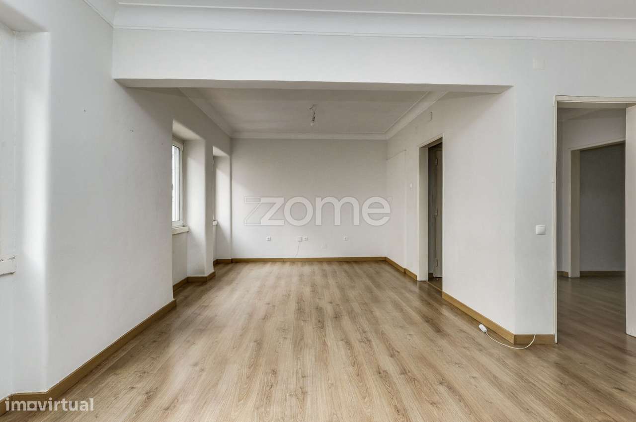 T1 Junto ao Metro da Alameda - Grande imagem: 5/23