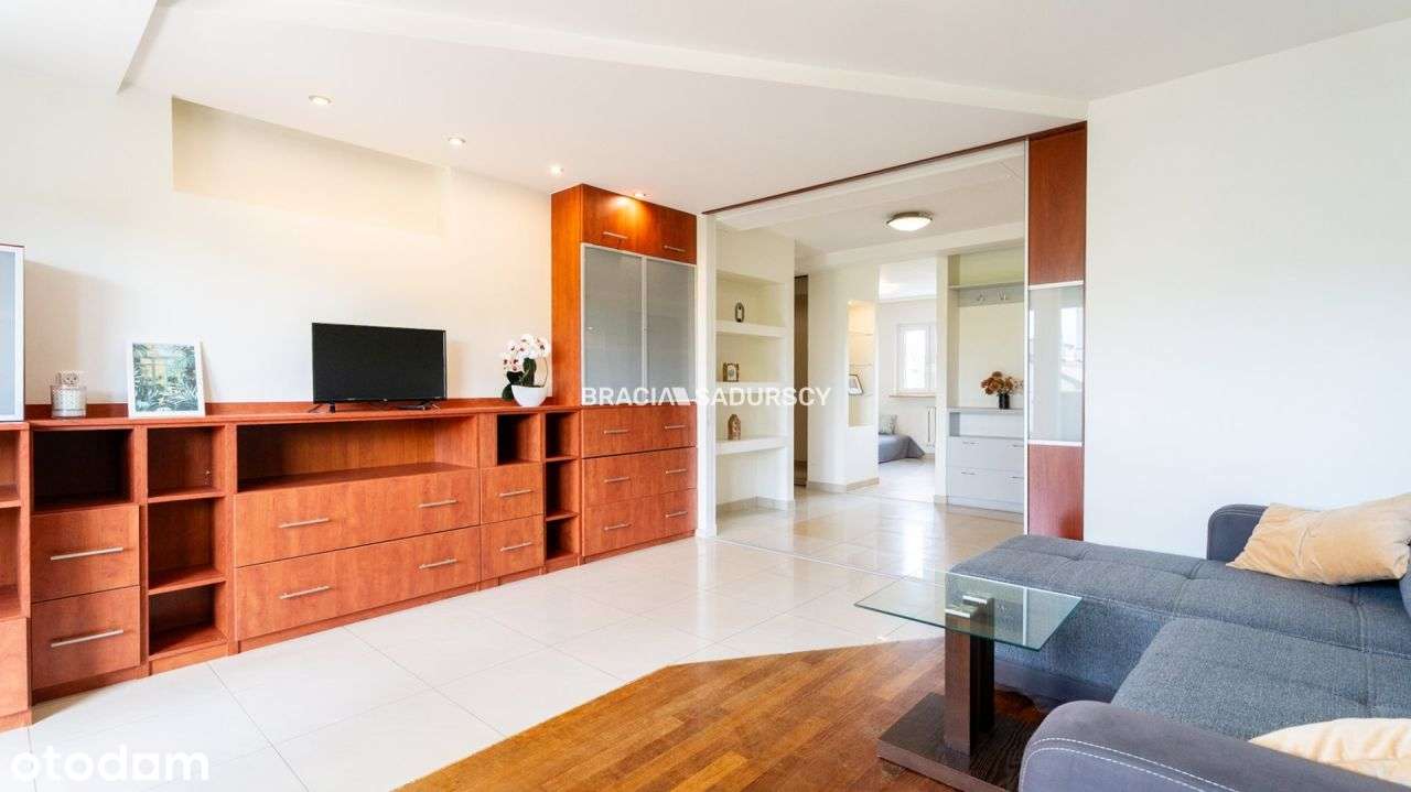 3-pokojowe mieszkanie z loggią- Zawodzie-1