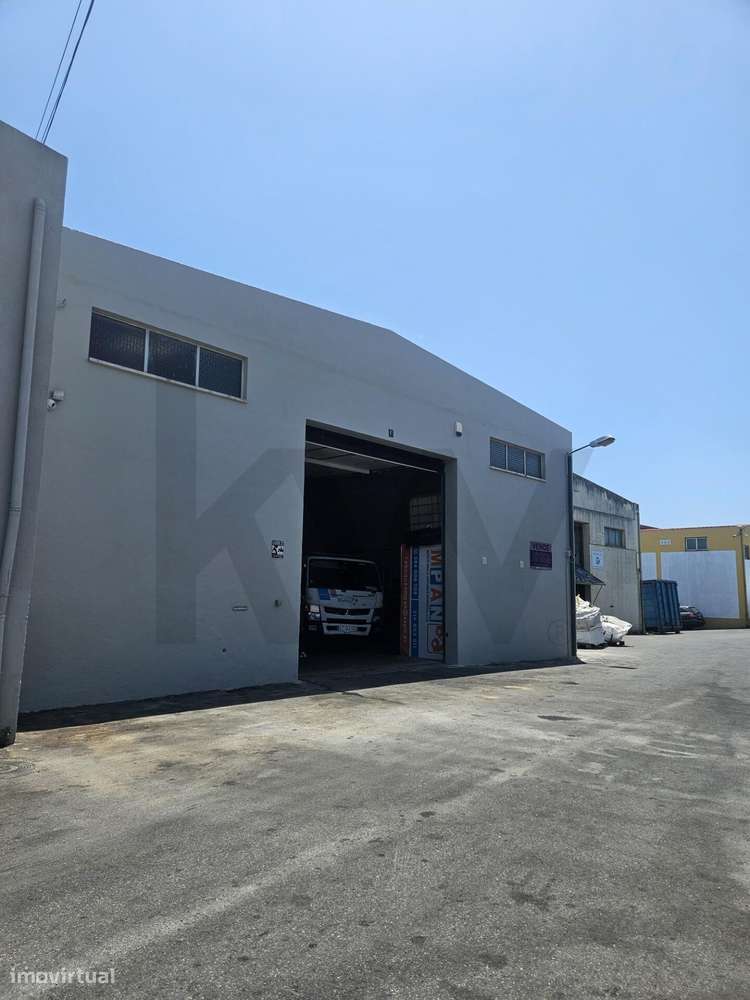 Armazém com 510m2 no centro de Mem Martins - Bairro São Carlos com ace - Grande imagem: 4/10