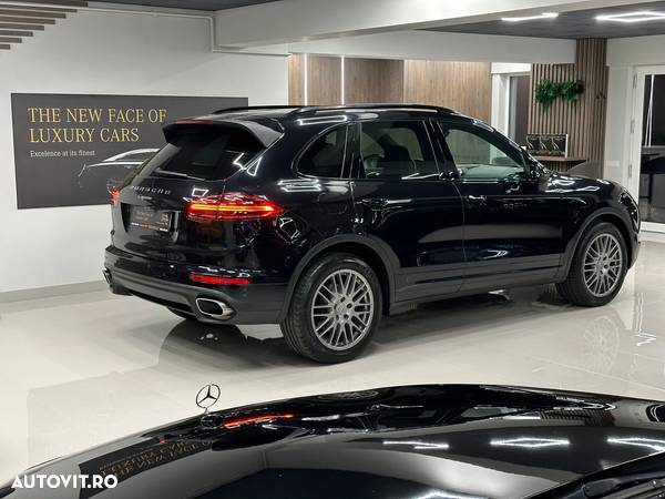 Porsche Cayenne 3.0 L - 7