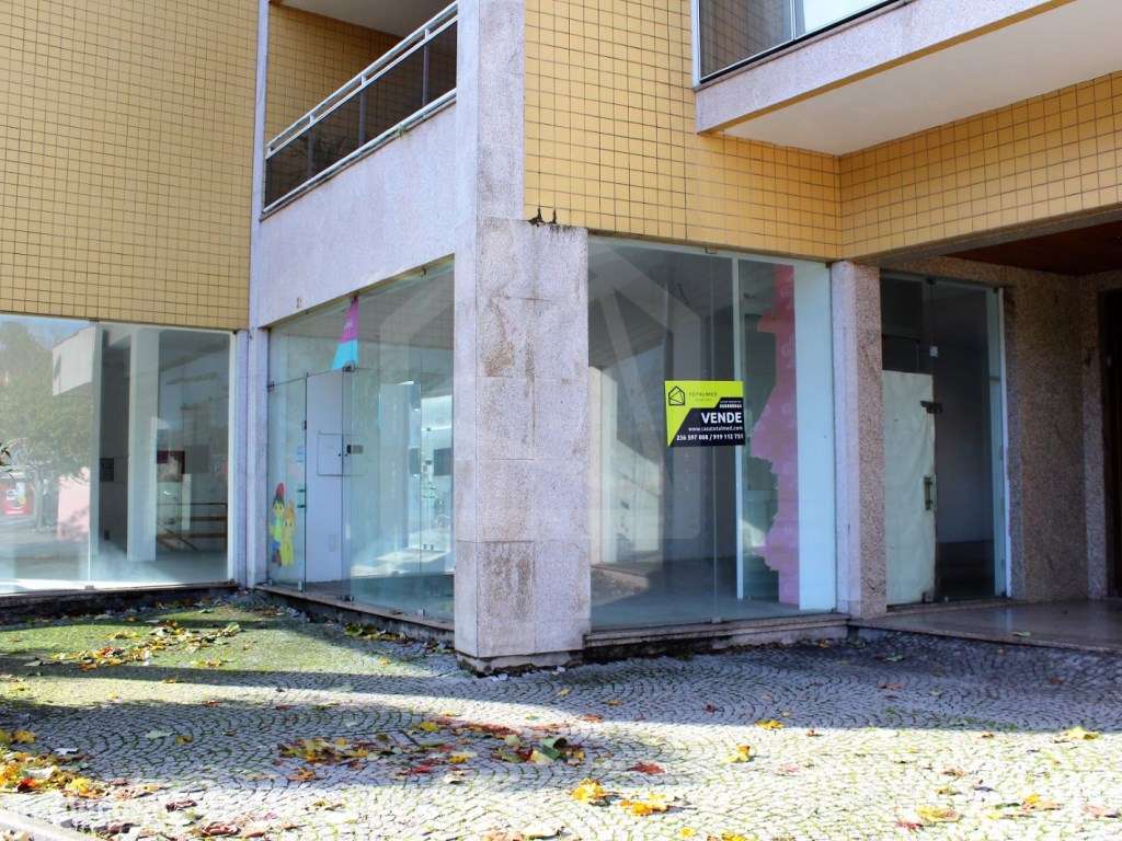 Loja comercial com 155 m2 em Santa Maria da Feira - Grande imagem: 1/16