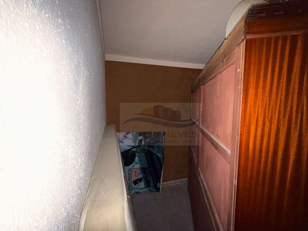 Apartamento T1 + 2 com logradouro - Grande imagem: 4/26