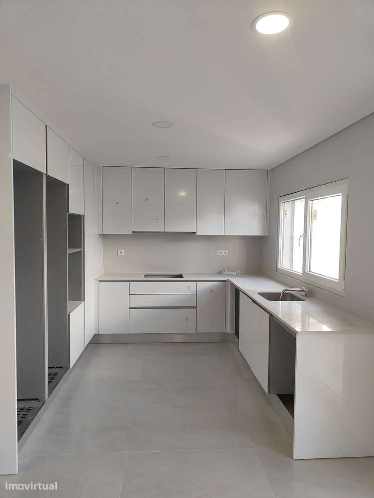 Oferta 1% do valor de aquisição - Moradia T2 com Piscina e Garagem-23