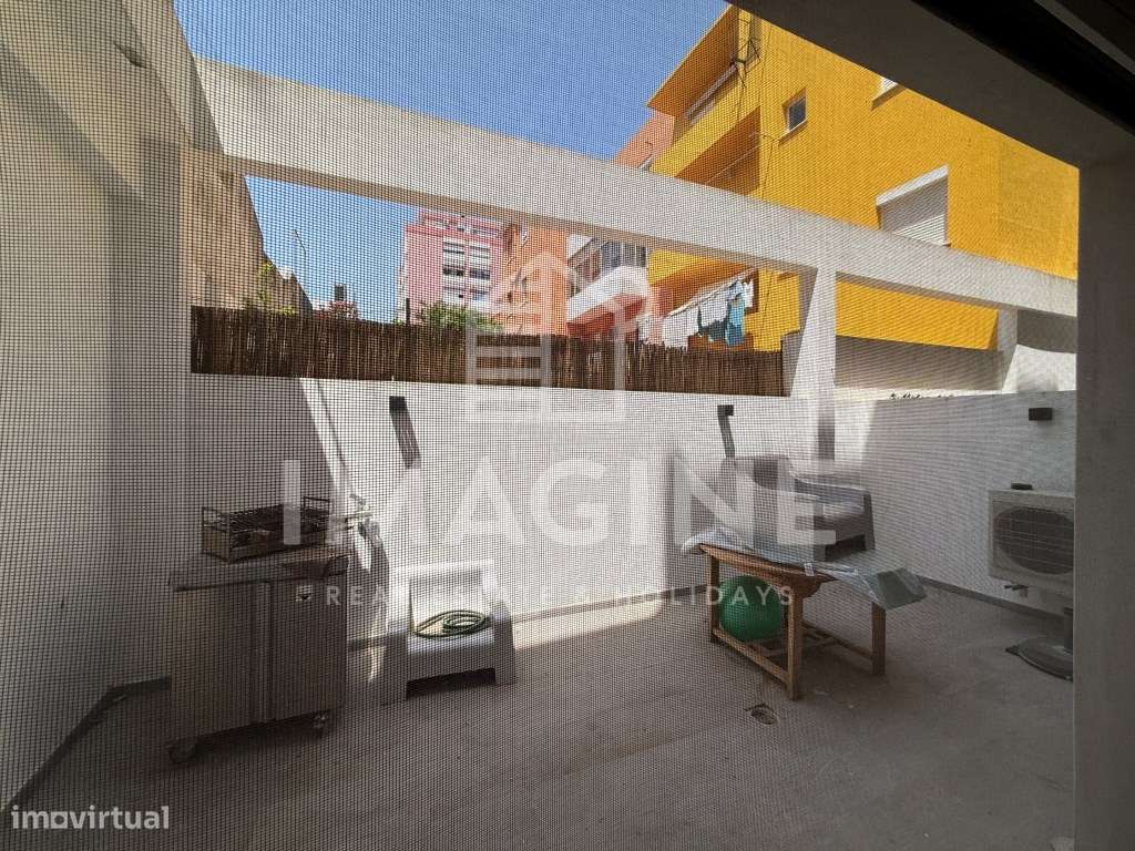 Apartamento T2 com Terraço e Espaço Independente na Fonte Nova, Bai...-13