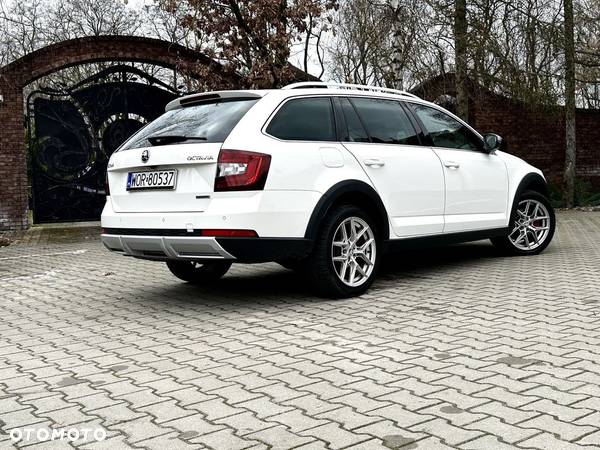 Skoda Octavia Scout 2.0 TDI 4x4 DSG - 11