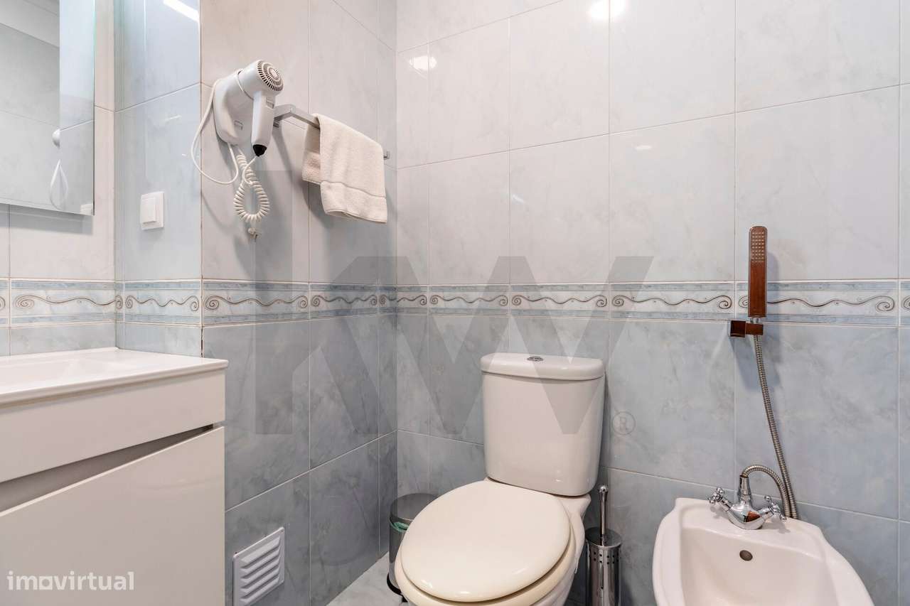 T2 na Rua Morais Soares | c/ Garagem e Elevador-16