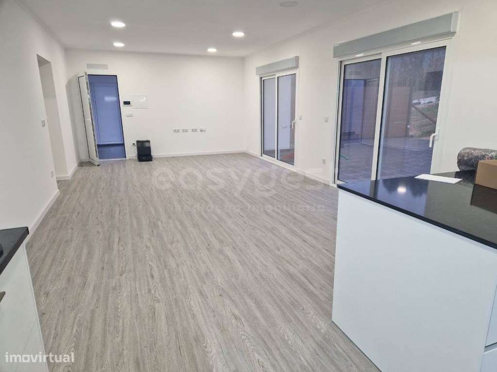 Moradia T3 Nova com lagradouro, situada em Mogofores, Anadia-2