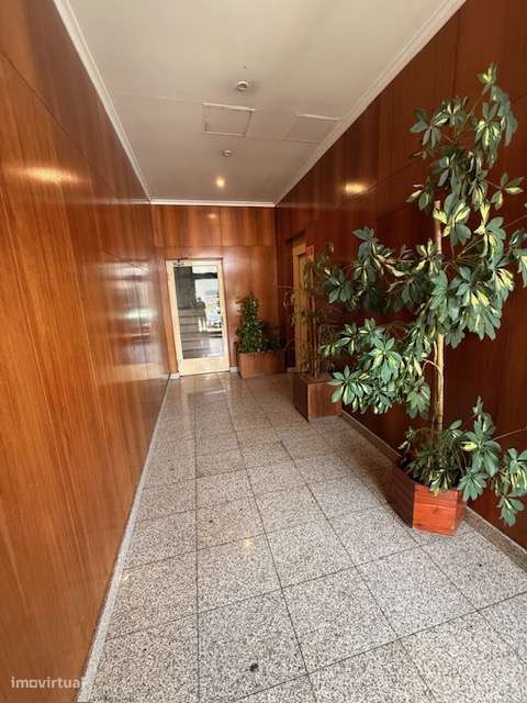 Apartamento T2 com lugar de garagem no Porto - Ramalde-9
