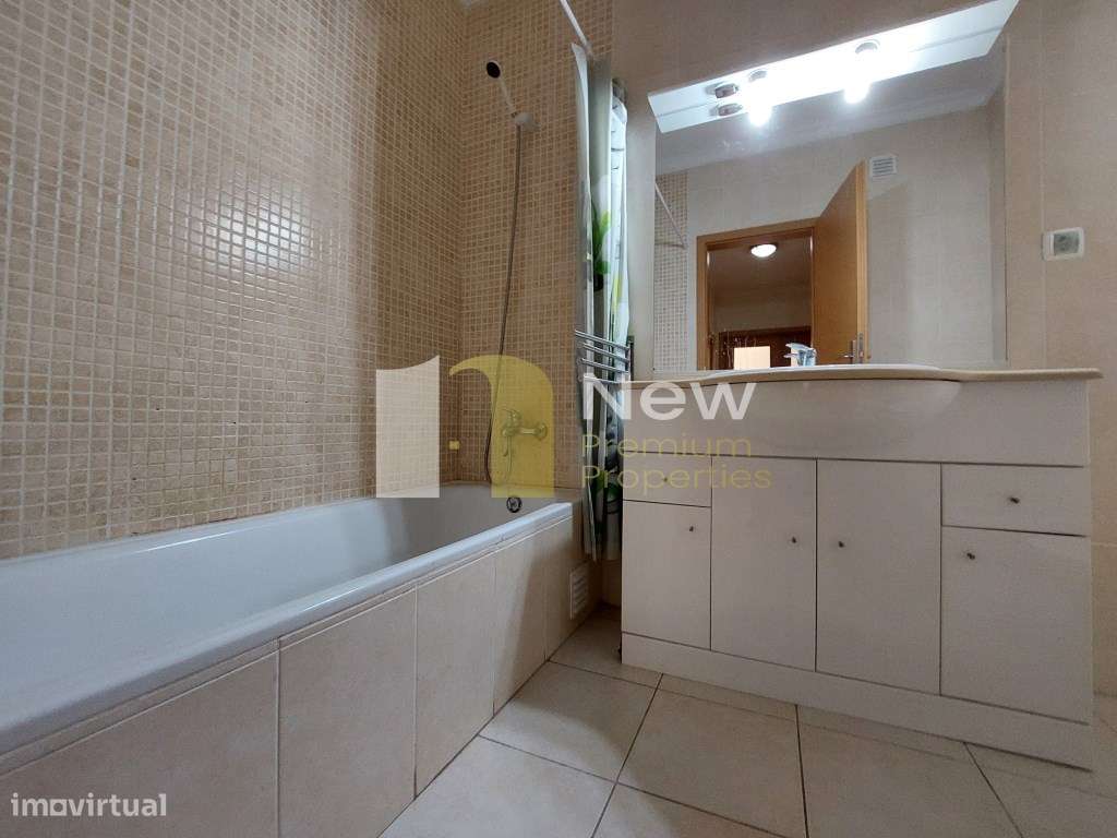 Apartamento T2 com Piscina em Armação de Pêra.-3