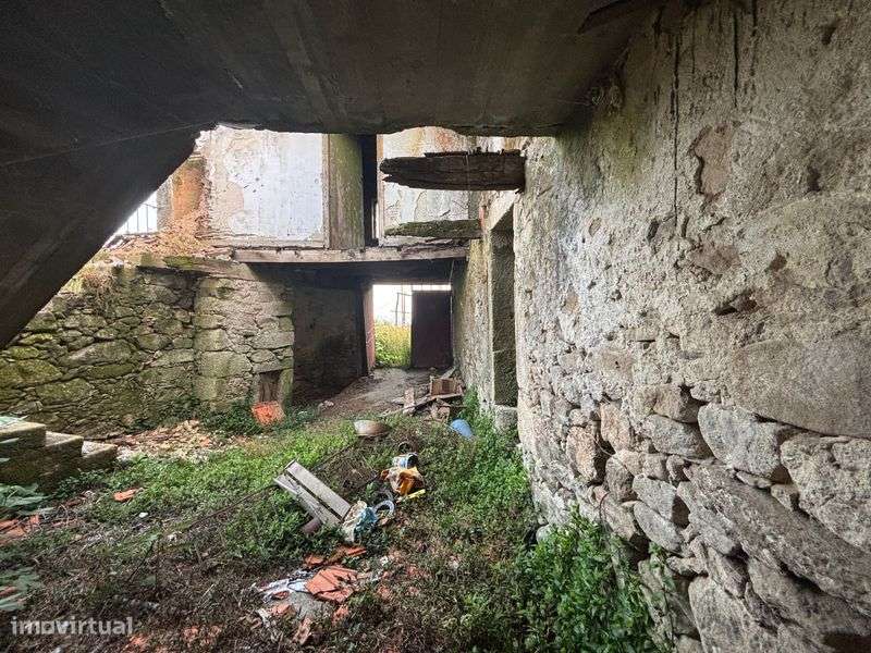 Casa em pedra para restauro-3