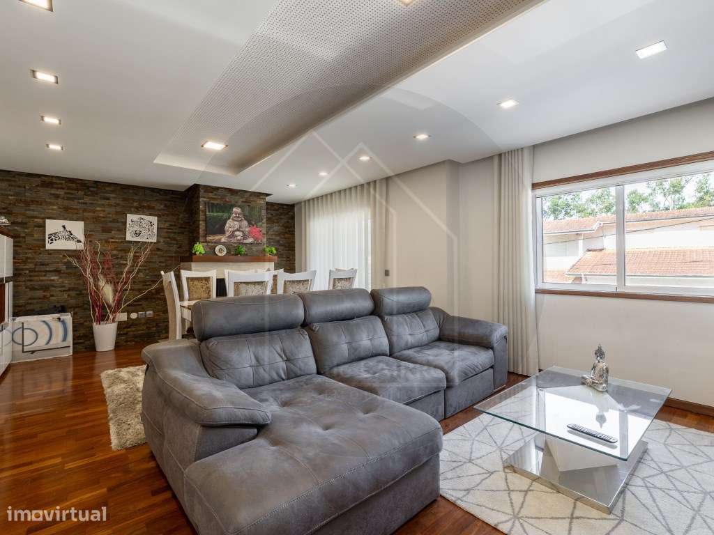 Moradia T4 Independente com Piscina, Ginásio e Garagem para 4 Carro...-8