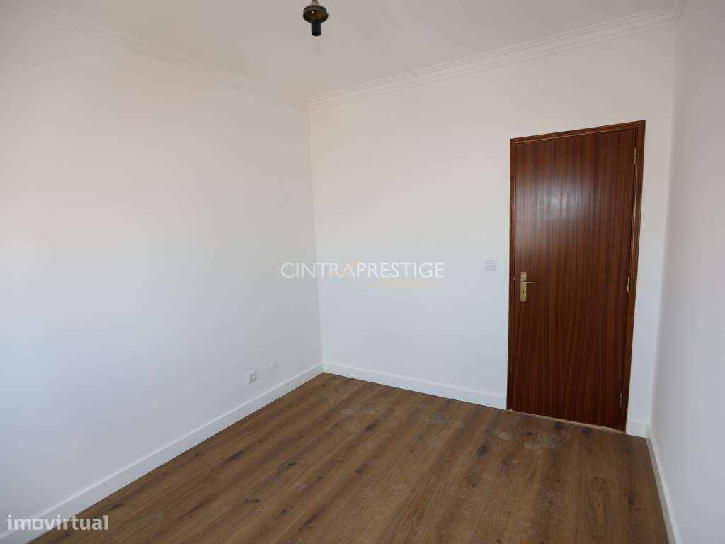 T2 Totalmente Remodelado com Terraço de 20 m² - Algueirão-Mem Martins-22