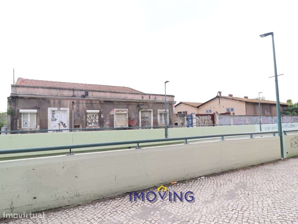 Duas moradias geminadas à venda na rua Miguel Bombarda, Barreiro-35