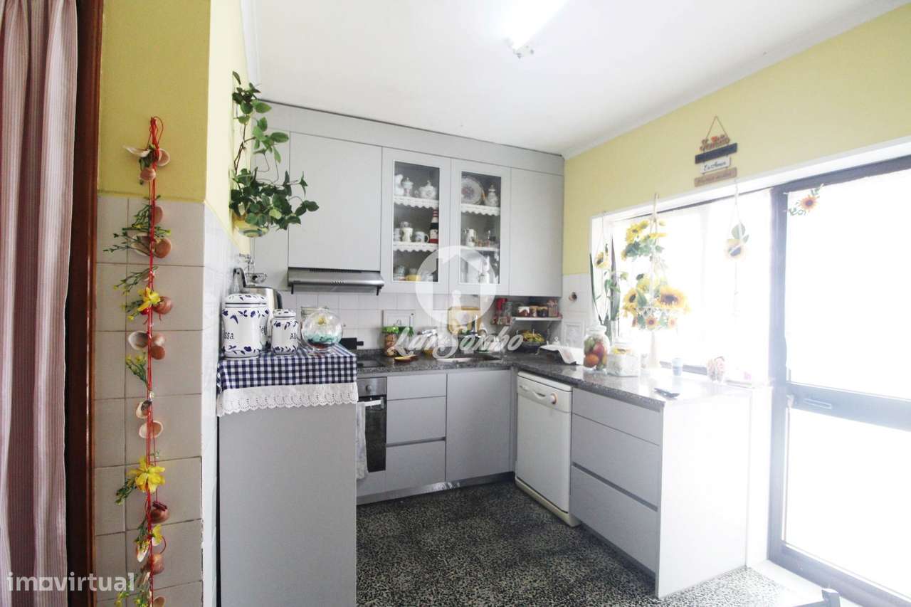 Apartamento T2 junto à Av da Conduta, Fânzeres, com Excelente Expos...-0