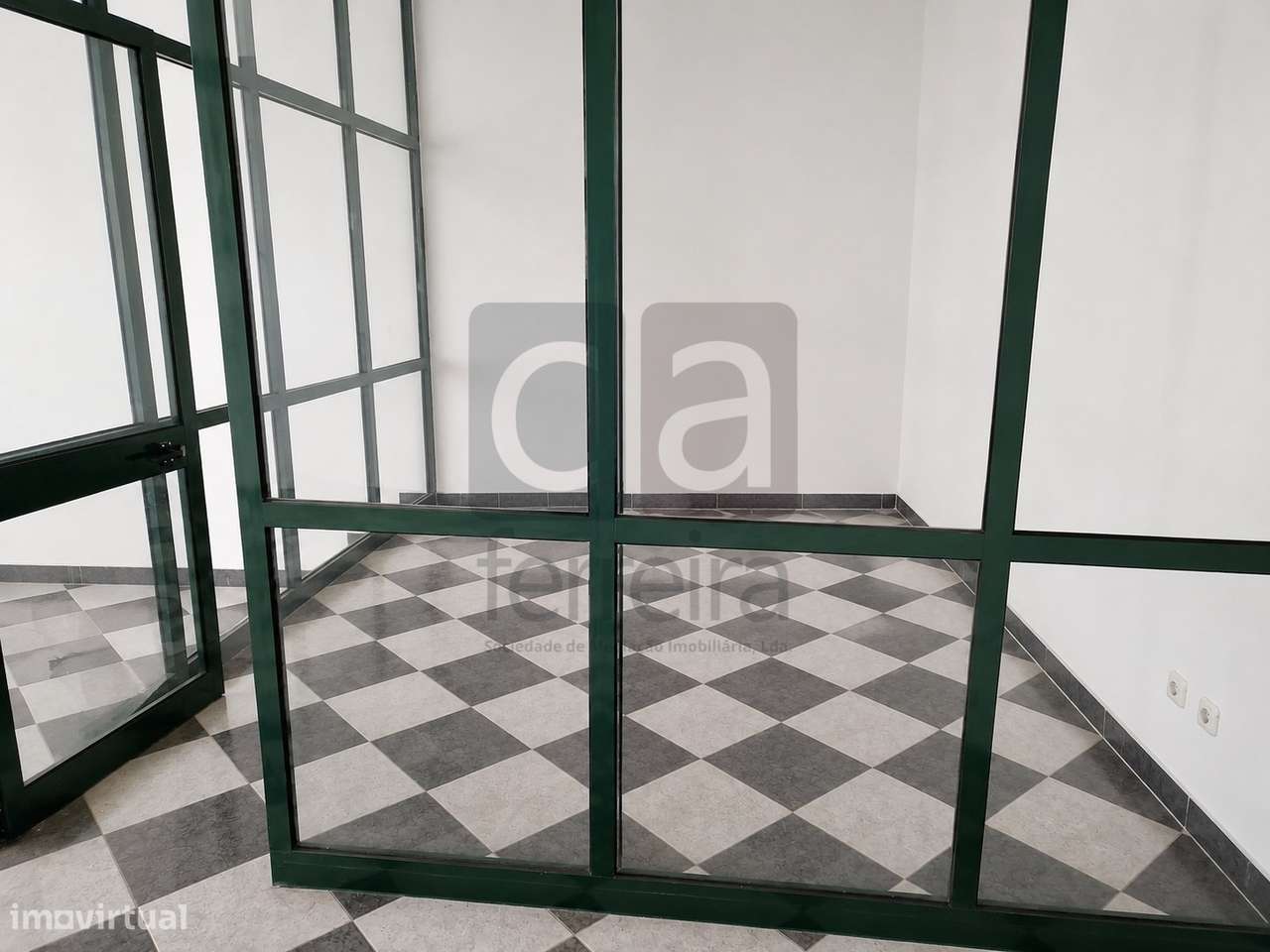LOja com possibilidade para Moradia T3-7