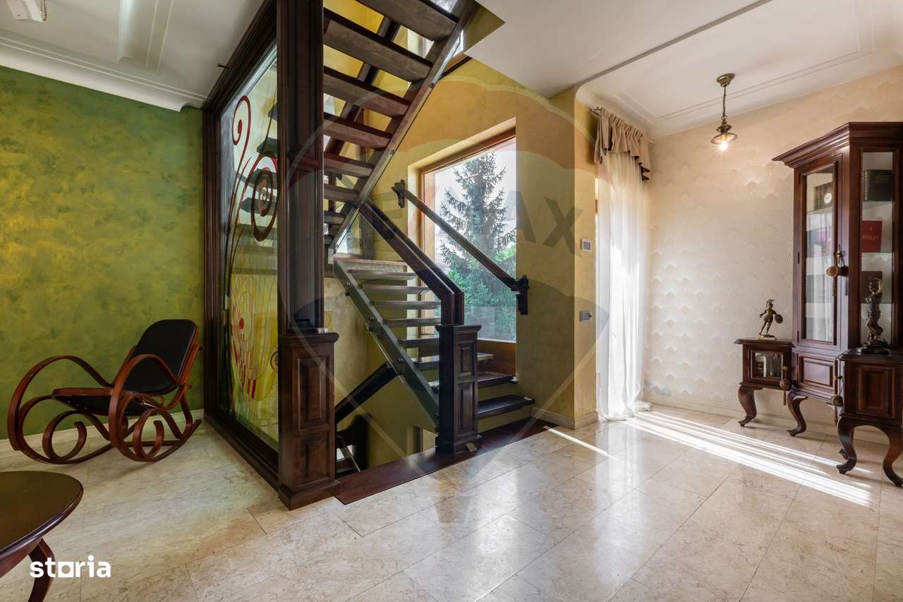 Casă spectaculoasă în Mediaș – reședința antrenorului Cristi Pustai - Imagine principală: 5/20