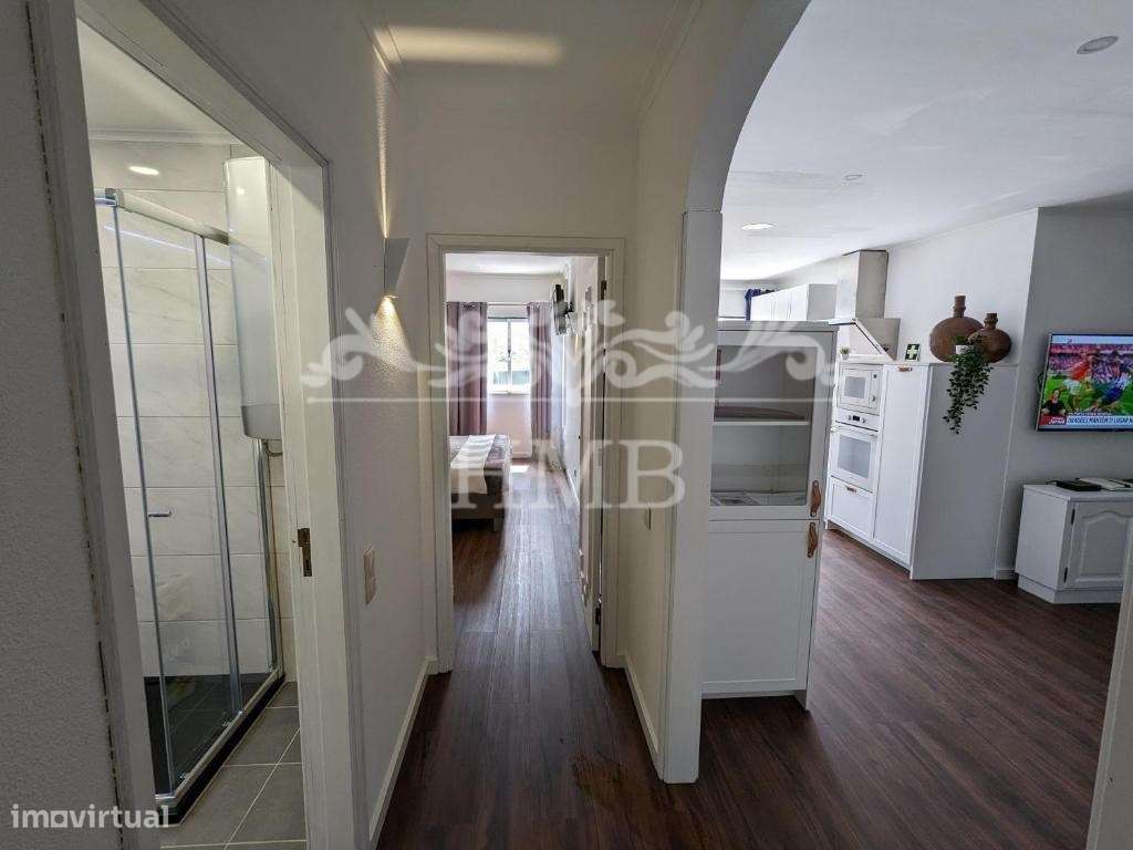 Apartamento T1+1 em Alvor, piscina e garagem-12